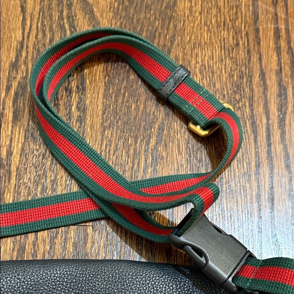 GUCCI Grained Calfskin Small Logo Belt Bag Black - Picture 13 of 13